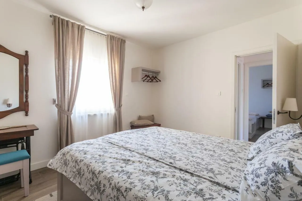 Apartamento Adorma Hum 0*,